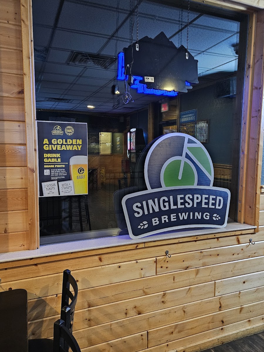 Sneakers Eatery And Pub